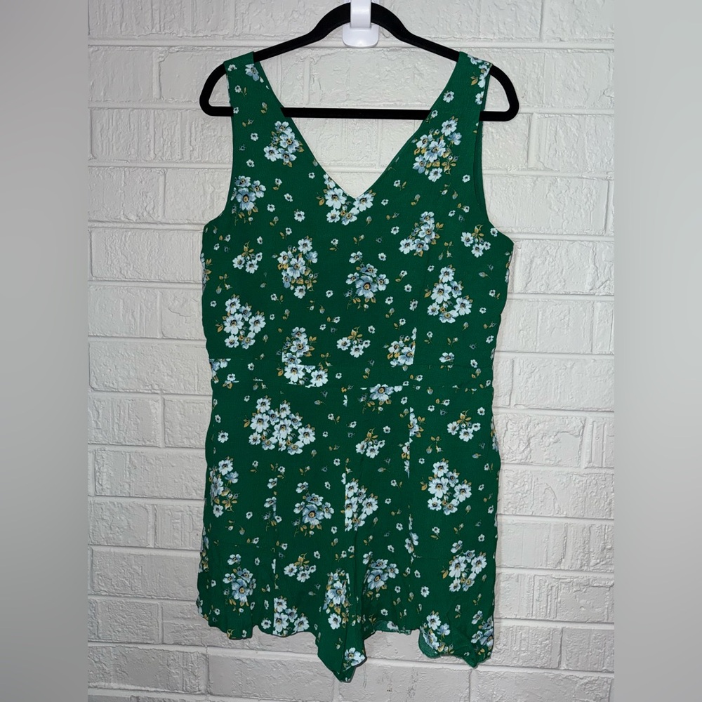 LOFT women’s floral romper sz 12 ✨